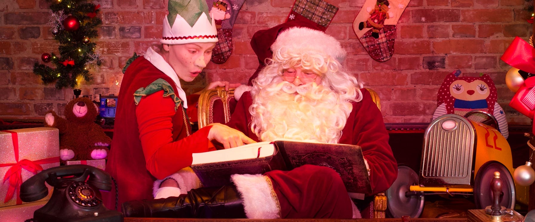 Weihnachten im Theater Liebreiz ist immer eine besondere Zeit denn dann dürfen der Heilige Nikolaus, der Weihnachtsmann und der Grinch wieder raus.